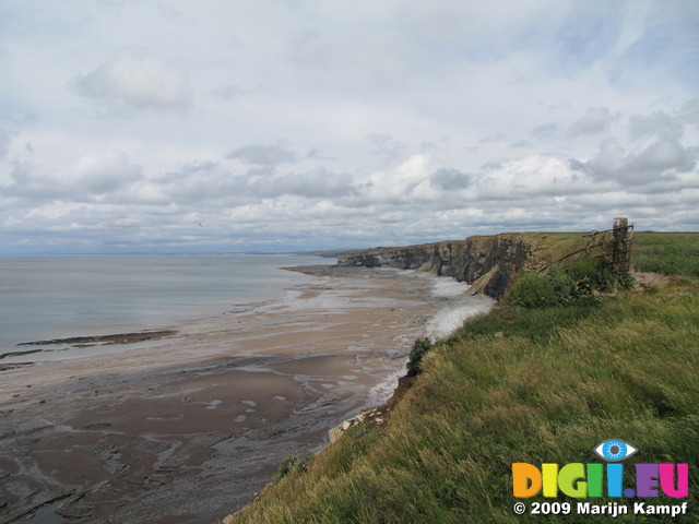 SX06667 Cliffs near Southerndown